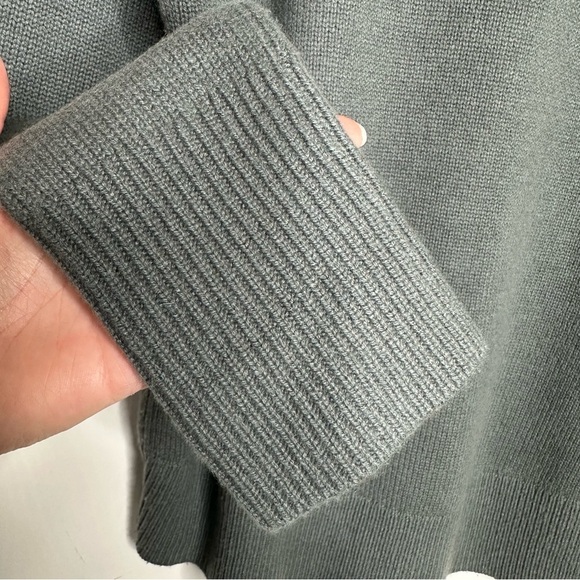 Theory Karenia F Cashmere Slouchy Pullover Sweater Size Small Green - Picture 8 of 10